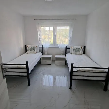 Ishar Apartman *